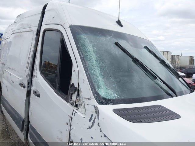 WD3BF1CD7KP129689 Mercedes-Benz om 642 with brake assist