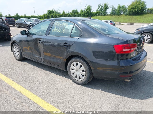 3VW2K7AJ4FM292239 Volkswagen 2015