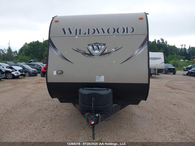 12365319 :رقم المزاد ، 4X4TWDG26FA254500 vin ، 2015 Forest River Trailer Wildwood Travel مزاد بيع