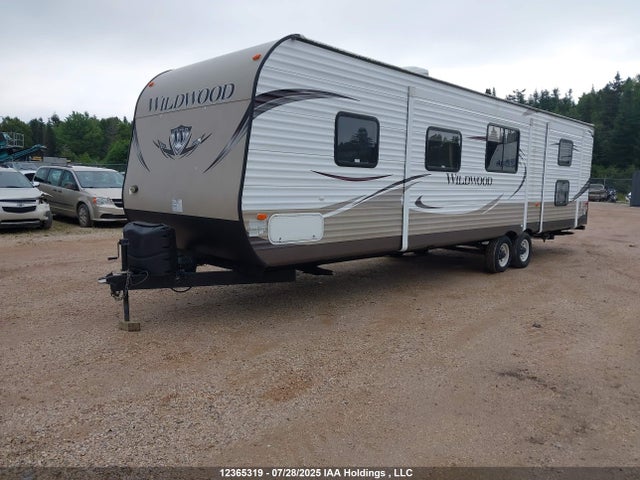 12365319 :رقم المزاد ، 4X4TWDG26FA254500 vin ، 2015 Forest River Trailer Wildwood Travel مزاد بيع