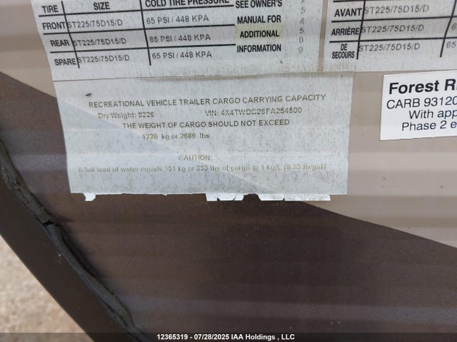 12365319 :رقم المزاد ، 4X4TWDG26FA254500 vin ، 2015 Forest River Trailer Wildwood Travel مزاد بيع