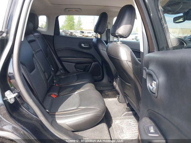 3C4NJDCB8JT493177 Jeep 2018