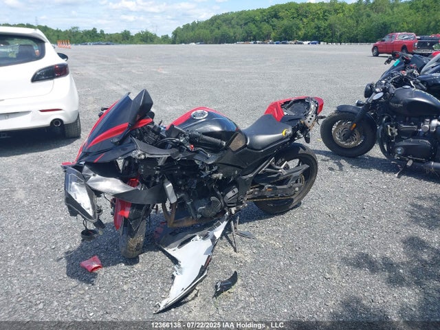 Kawasaki Ninja 300 2017 JKAEX8A12HDA33445 Image 2