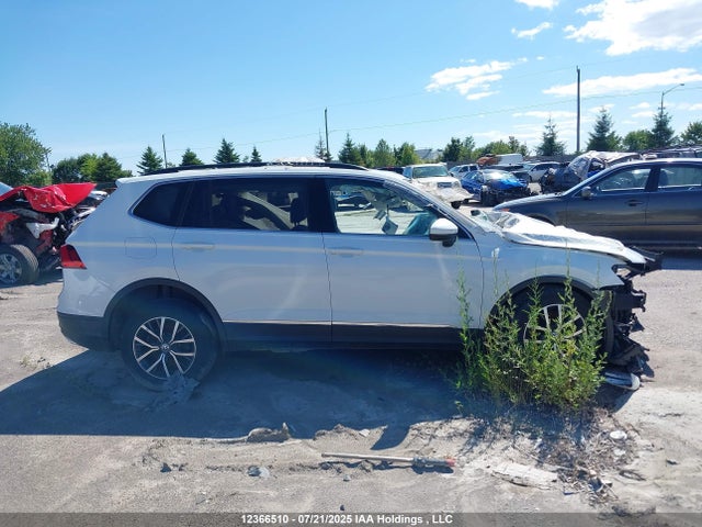 Volkswagen Tiguan 2018 3VV2B7AX7JM008572 Image 12