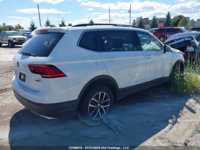 Volkswagen Tiguan 2018 3VV2B7AX7JM008572 Image 4