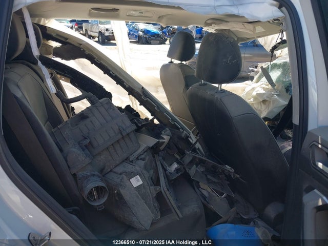Volkswagen Tiguan 2018 3VV2B7AX7JM008572 Image 8