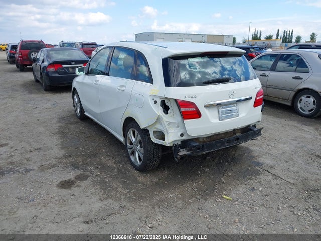 WDDMH4GB3FJ330054 Mercedes-Benz B-Class