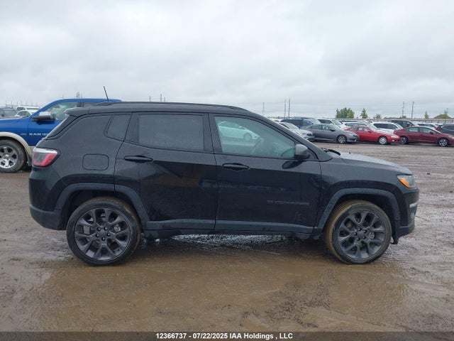 3C4NJDBB0MT528137 Jeep 2021