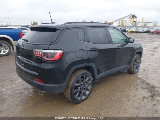 3C4NJDBB0MT528137 Jeep 2021
