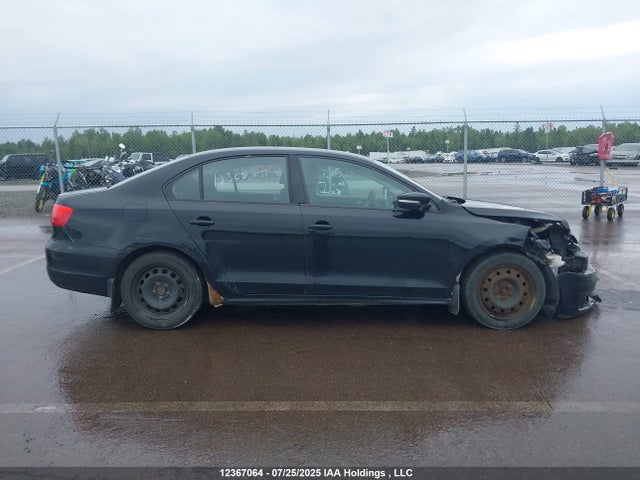 3VW2K7AJ3EM418475 Volkswagen Jetta 2.0l Trendline+