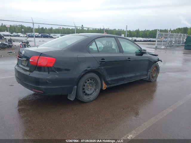 3VW2K7AJ3EM418475 Volkswagen Jetta 2.0l Trendline+