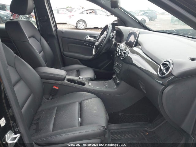 WDDMH4GBXGJ390186 Mercedes-Benz B-Class