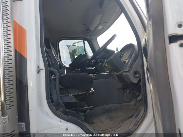 1FVACXFC0LHLU4928 Freightliner M2 106