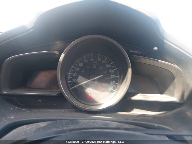 JM1BN1U79H1112633 Mazda pe