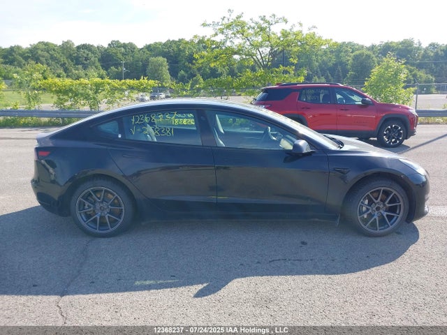 5YJ3E1EA1NF258381 Tesla 2022