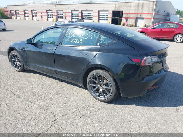 5YJ3E1EA1NF258381 Tesla 2022