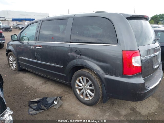 2C4RC1GG2GR282892 Chrysler Town and Country