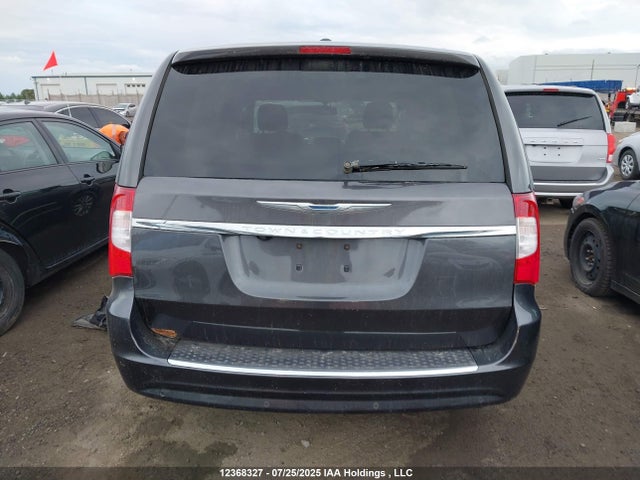 2C4RC1GG2GR282892 Chrysler Town and Country