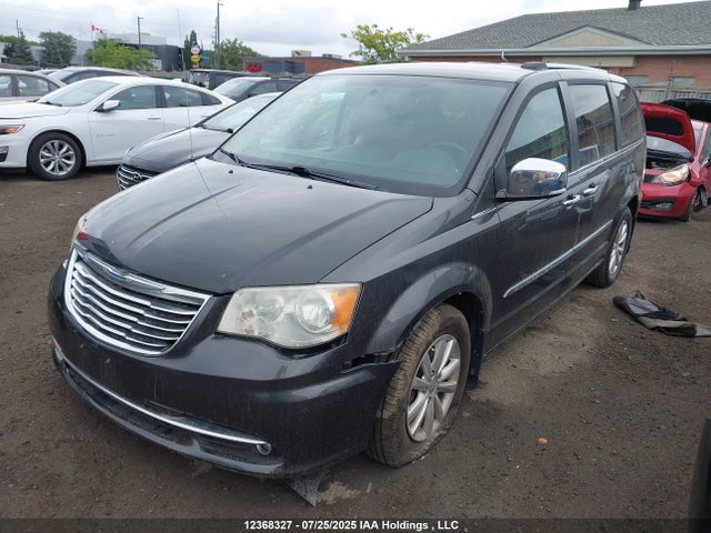 2C4RC1GG2GR282892 Chrysler Town and Country