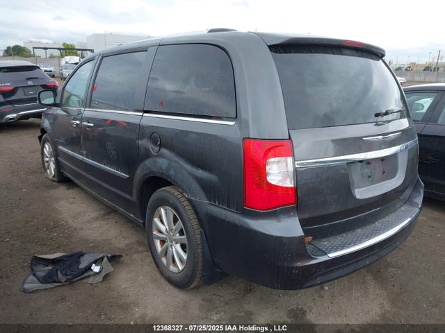 2C4RC1GG2GR282892 Chrysler Town and Country