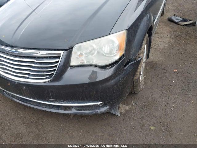 2C4RC1GG2GR282892 Chrysler Town and Country