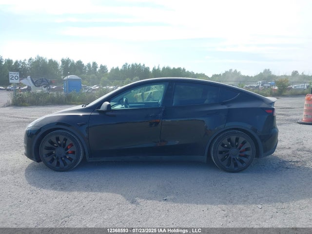 Tesla Model Y 2022 7SAYGDEF2NF572525 Image 14