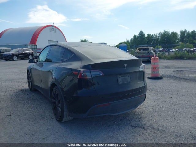 Tesla Model Y 2022 7SAYGDEF2NF572525 Image 3
