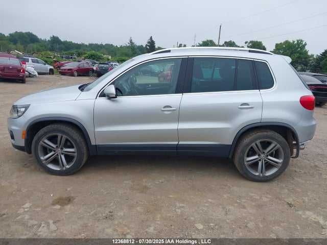 WVGLV7AX7HK041689 Volkswagen 2017