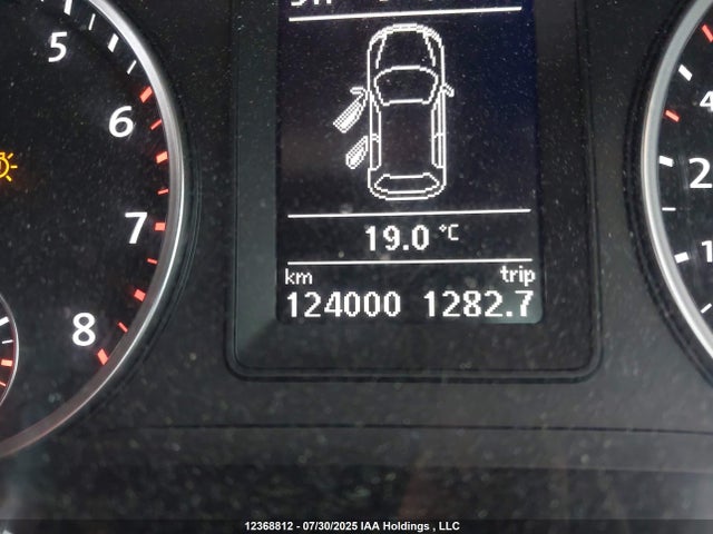 WVGLV7AX7HK041689 Volkswagen 2017