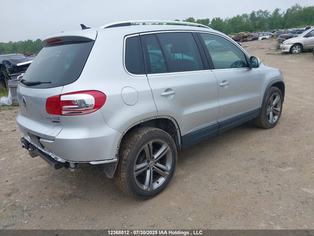 WVGLV7AX7HK041689 Volkswagen 2017