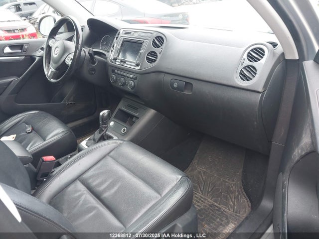 WVGLV7AX7HK041689 Volkswagen 2017