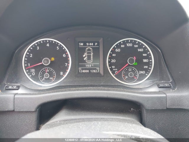 WVGLV7AX7HK041689 Volkswagen 2017