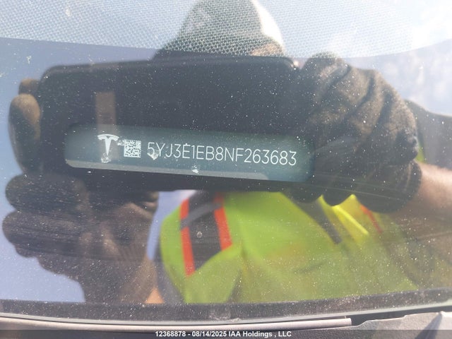 5YJ3E1EB8NF263683 Tesla MODEL 3