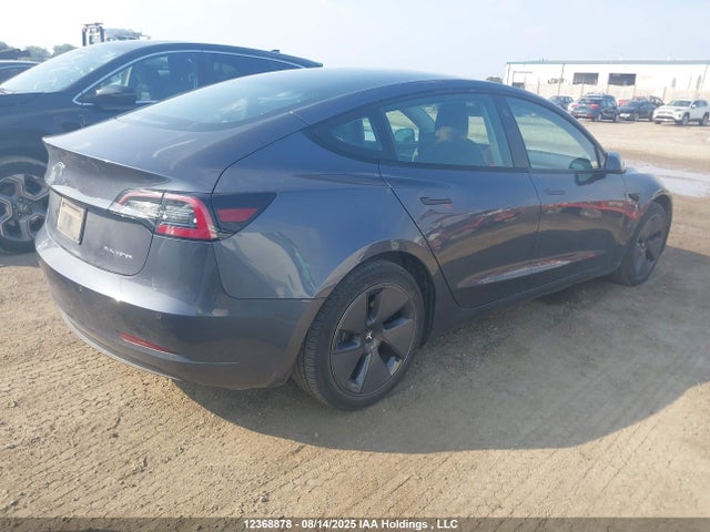5YJ3E1EB8NF263683 Tesla MODEL 3