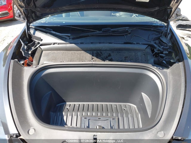 7SAYGDED2RF990104 Tesla Model Y