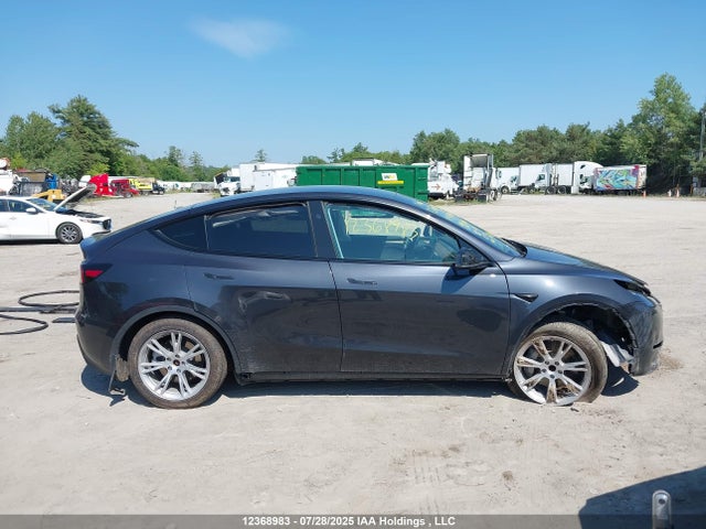 7SAYGDED2RF990104 Tesla Model Y