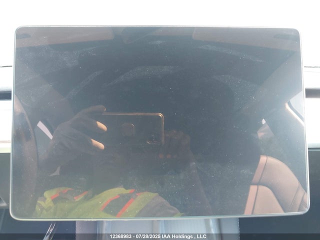 7SAYGDED2RF990104 Tesla Model Y