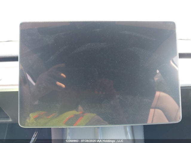 7SAYGDED2RF990104 Tesla Model Y