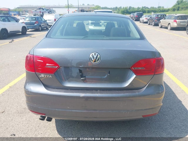 3VWDK7AJ2EM276063 Volkswagen Jetta