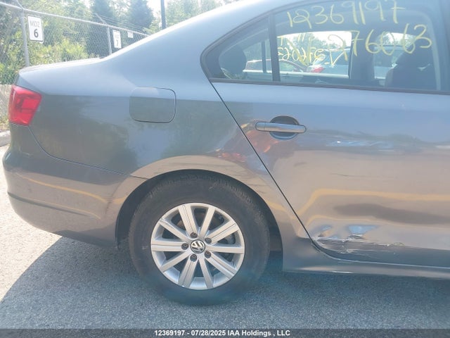 3VWDK7AJ2EM276063 Volkswagen Jetta