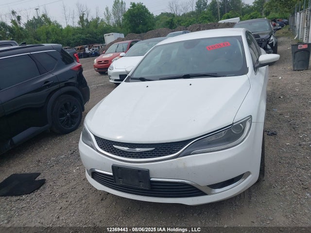 1C3CCCAB6FN678919 Chrysler 2015