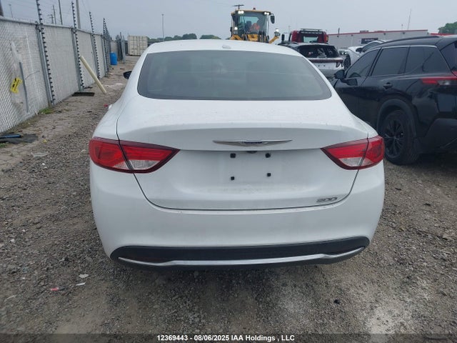1C3CCCAB6FN678919 Chrysler 2015