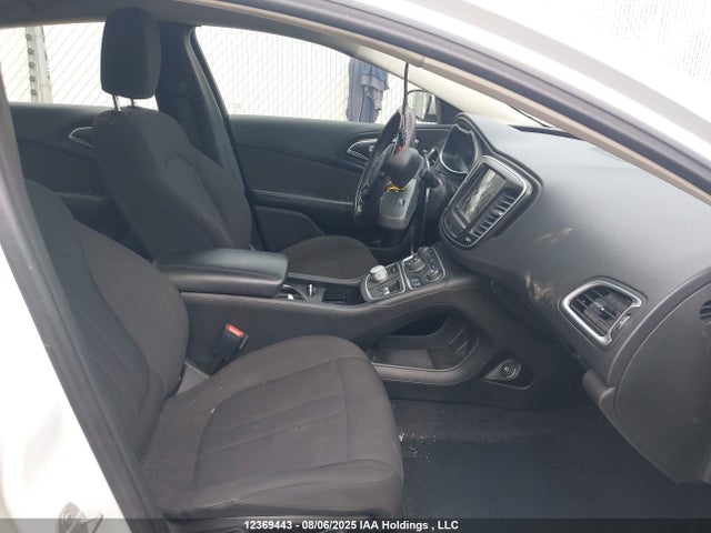 1C3CCCAB6FN678919 Chrysler 2015