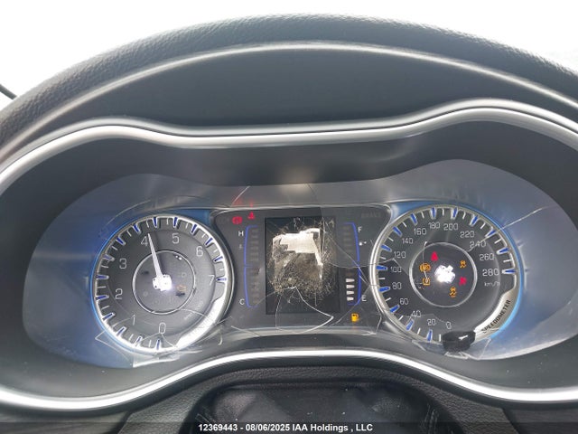 1C3CCCAB6FN678919 Chrysler 2015