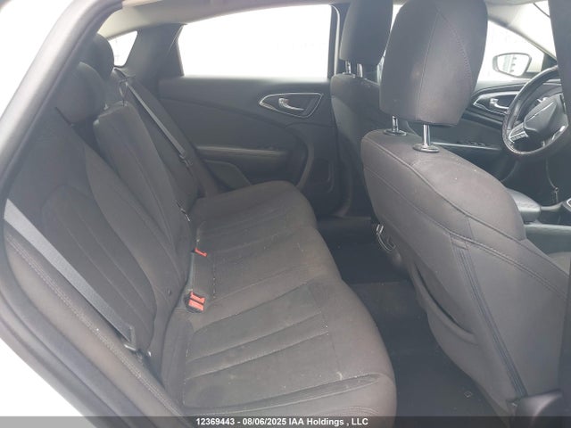 1C3CCCAB6FN678919 Chrysler 2015