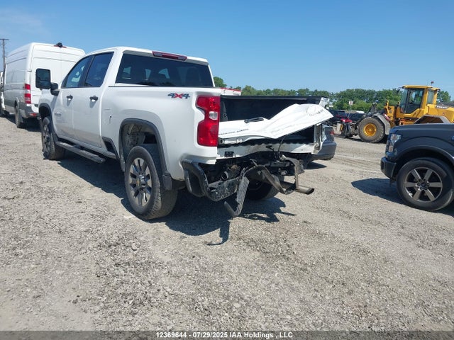 Chevrolet l8t 2023 2GC4YME7XP1721240 Image 3