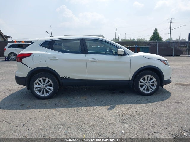 JN1BJ1CR3JW287700 Nissan 2018