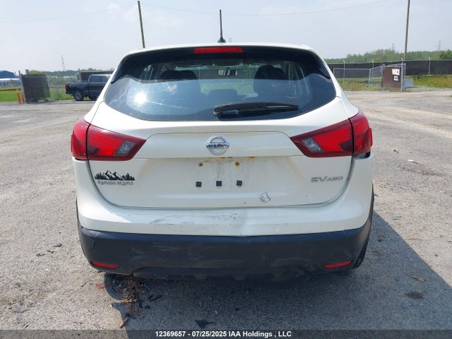 JN1BJ1CR3JW287700 Nissan 2018