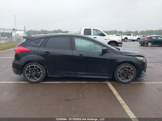 Ford Focus 2016 1FADP3L95GL303525 Image 13