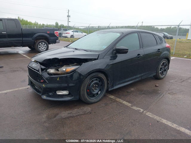 Ford Focus 2016 1FADP3L95GL303525 Image 2